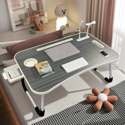 Mesa multifuncional con reposapiés, portavasos y cajón, 4 puertos USB, ventilador y luz. Bandeja plegable portátil para portátil, desayuno en la cama, lectura y escritura en el sofá o sillón. Escritorio para portátil en la cama.