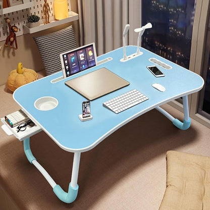 Mesa multifuncional con reposapiés, portavasos y cajón, 4 puertos USB, ventilador y luz. Bandeja plegable portátil para portátil, desayuno en la cama, lectura y escritura en el sofá o sillón. Escritorio para portátil en la cama.